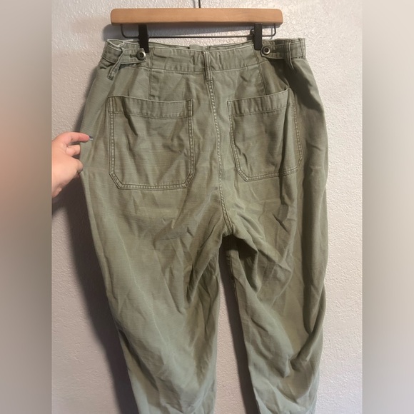 Madewell Griff Tapered Fatigue Cargo Pants in Olive - Picture 7 of 9